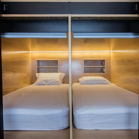 Gig Capsule Hostel Ерисейра Екстериор снимка