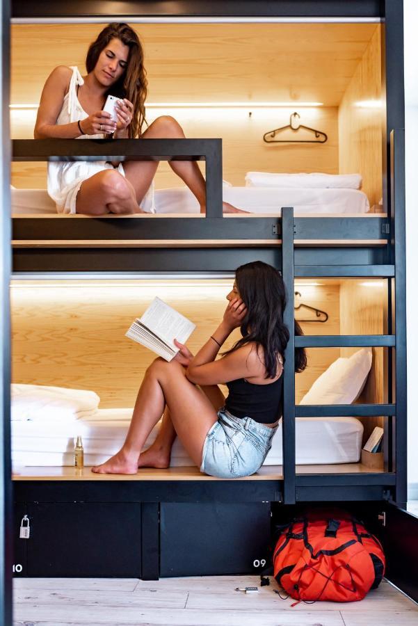 Gig Capsule Hostel Ерисейра Екстериор снимка
